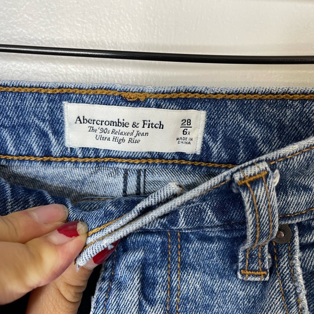 Abercrombie & Fitch The 90s Straight Ultra High Rise Medium Wash Jeans 28 6R - Picture 5 of 10